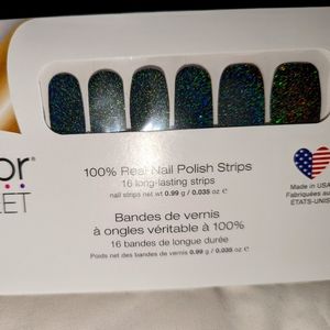 SALE MUST GO Sparkling Green Color Street nail strips